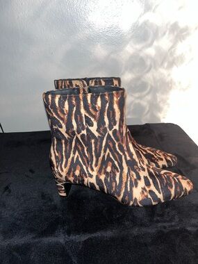 Women’s Leopard-Pattern Ankle Booties in Brown/Black